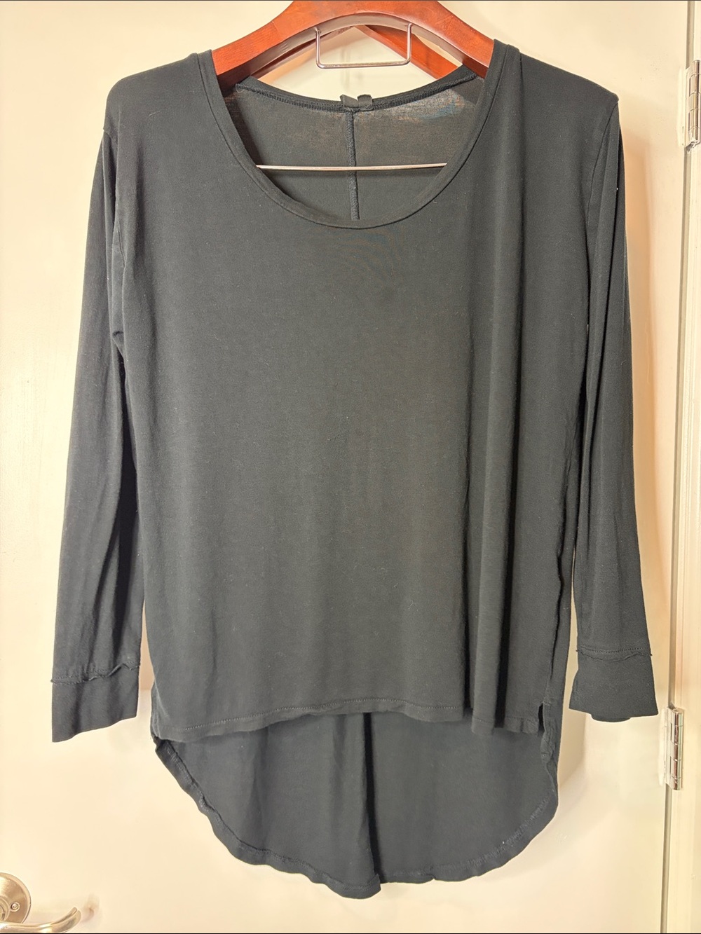 Knot Sisters Black Long-Sleeve High-Low Top size m